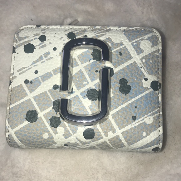 Authentic Marc Jacobs
Mini Compact Wallet - Picture 7 of 12